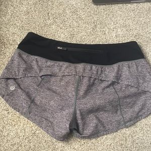lulu lemon 2.5 inch grey shorts